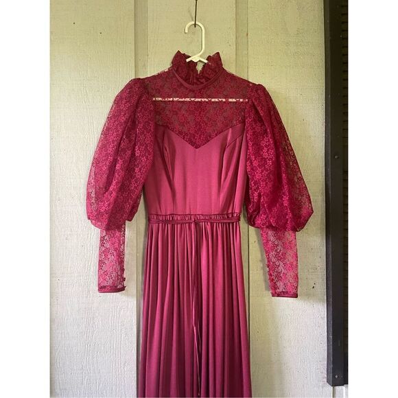 Creations by Aria 1970’s Vintage Victorian Lace Burgandy Pleated long dress Sz 7 - Picture 4 of 16